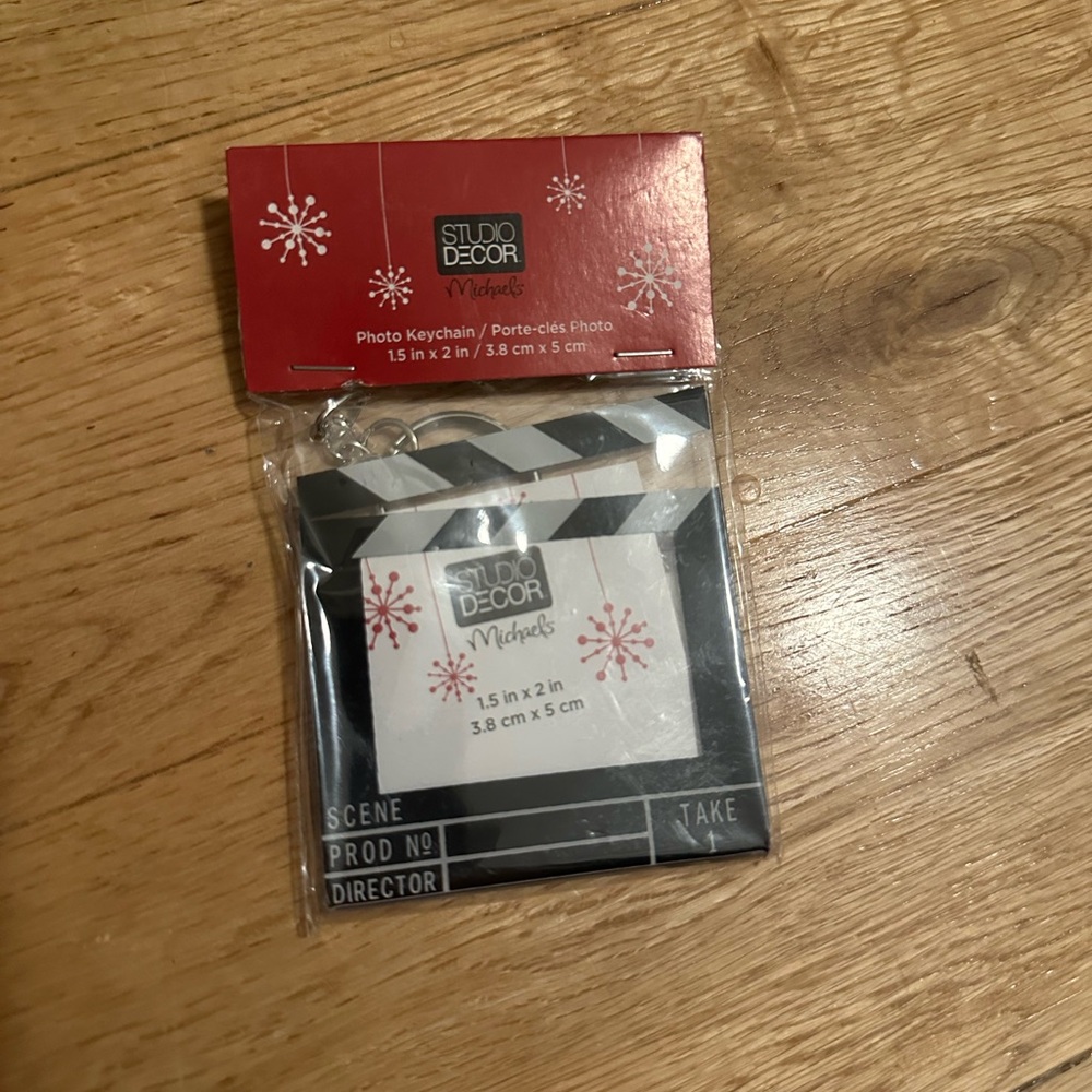 Studio Decor Photo Keychain - Picture 2 of 2